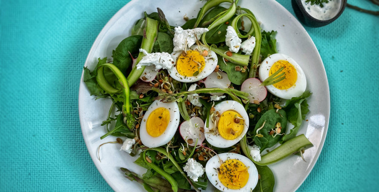 Recept | Jarní saláty plné vitamínů